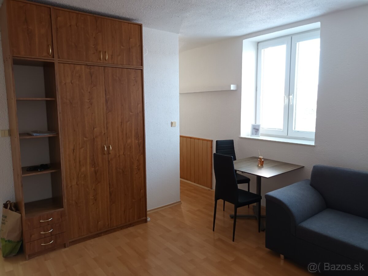 1 izbový byt na prenájom - Nováky - 4