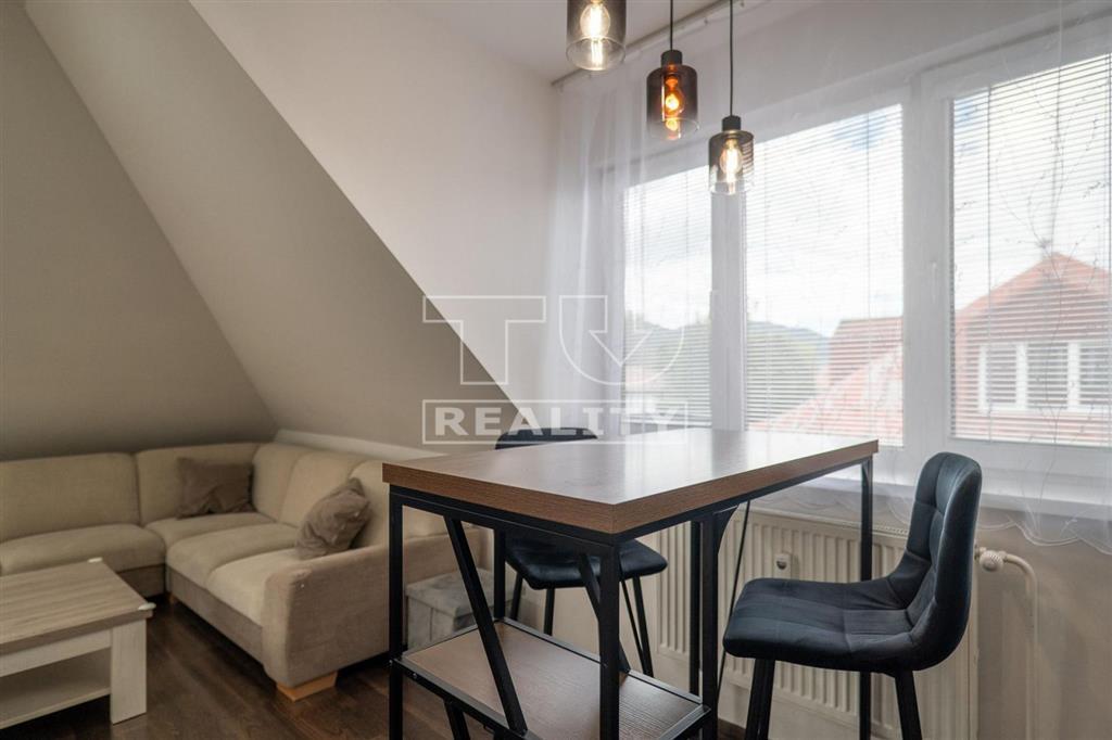 ZNÍŽENIE-TEHLOVÝ 2 IZBOVÝ PODKROVNÝ BYT V KYSUCKOM NOVOM... - 4