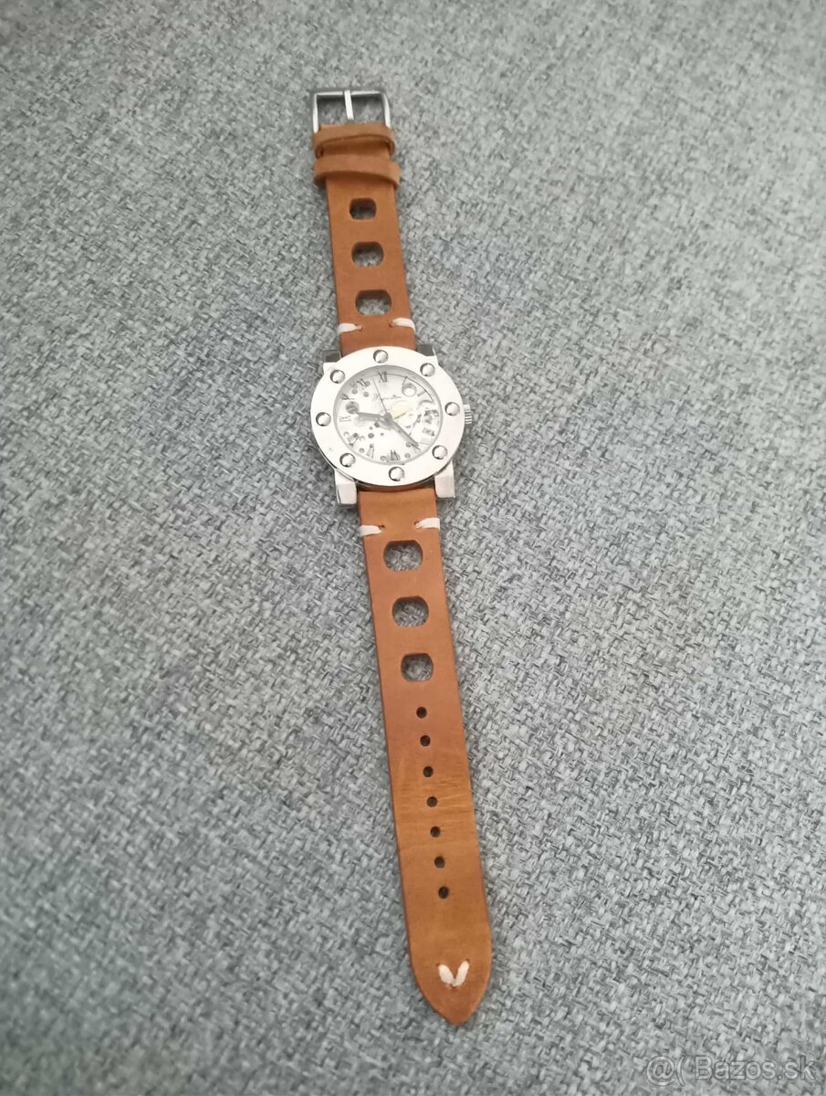 Mechanické naťahovacie hodinky, jedinečný dizajn - 4