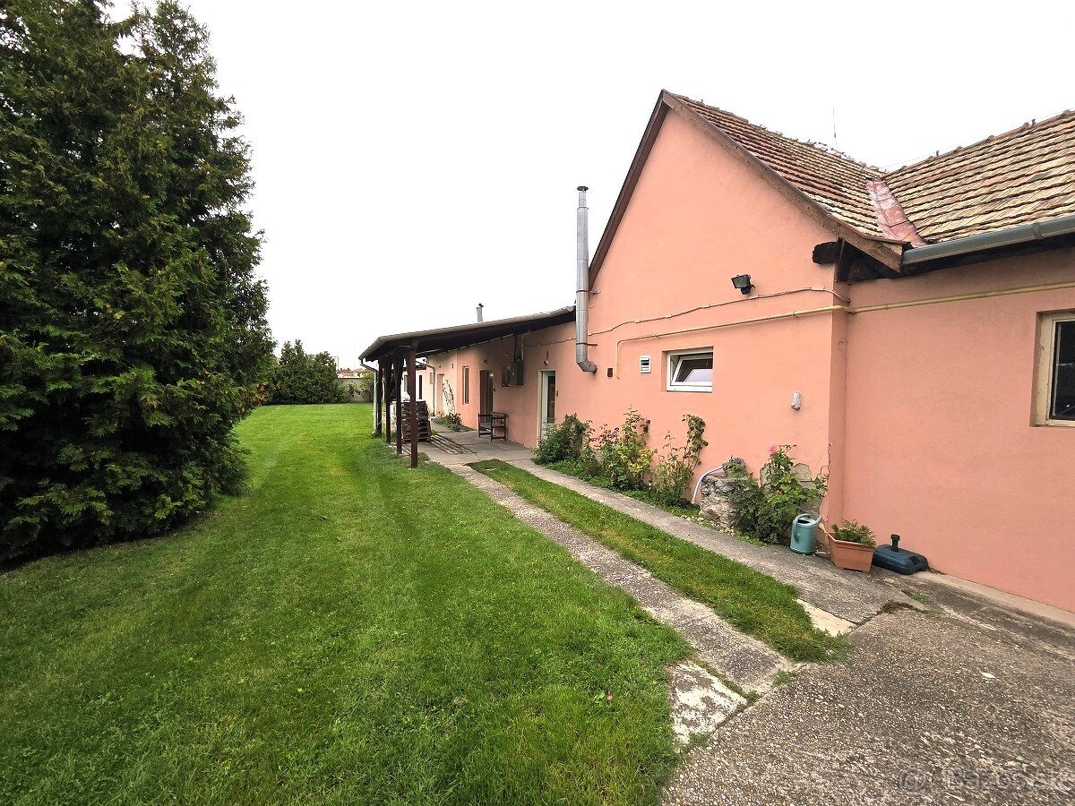 AJ NA INVESTIČNÉ ÚČELY Poschodový rodinný dom na predaj v D - 4