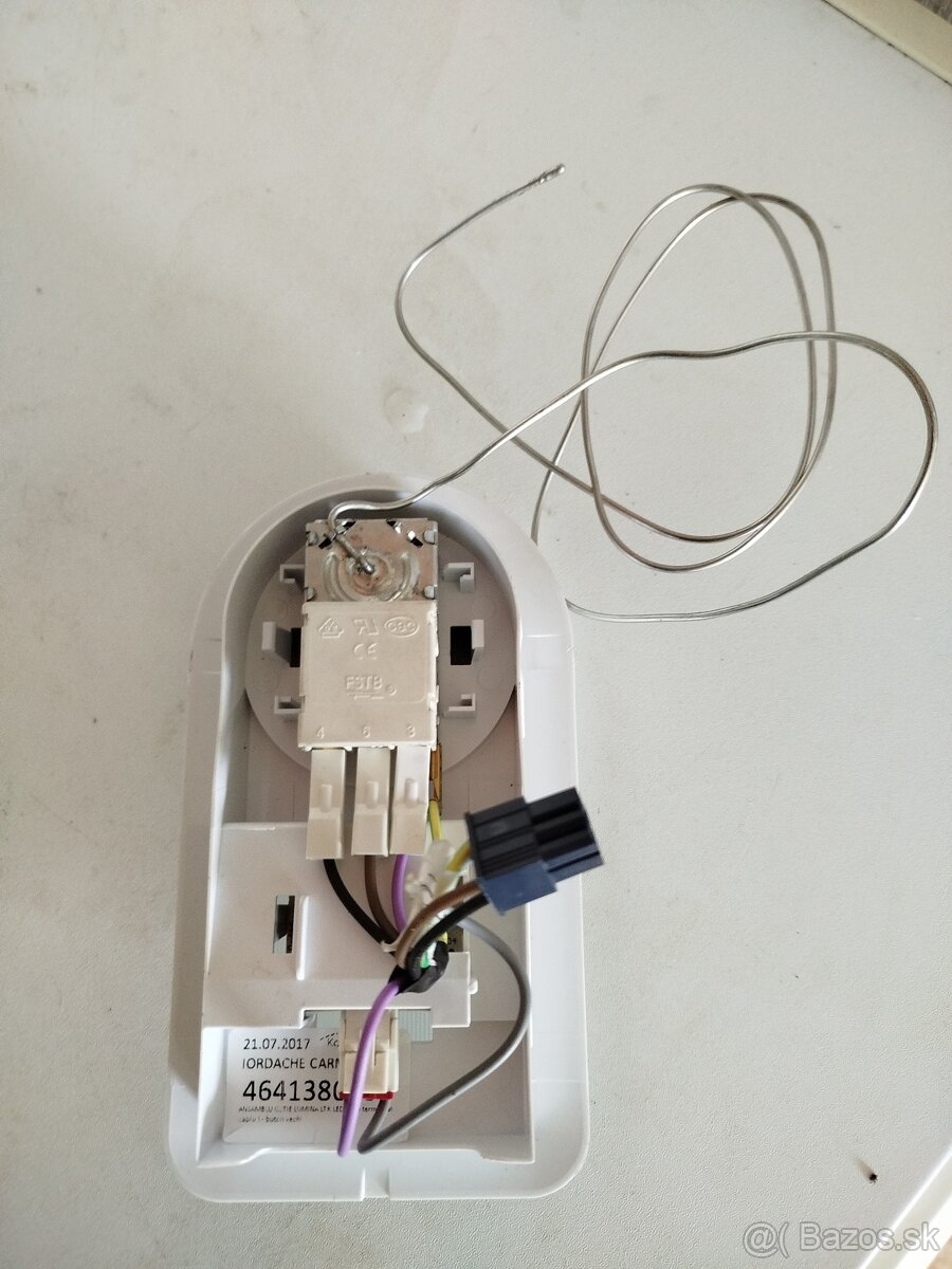 Rozpredám chladničku Beko rcsa270m21w - 4