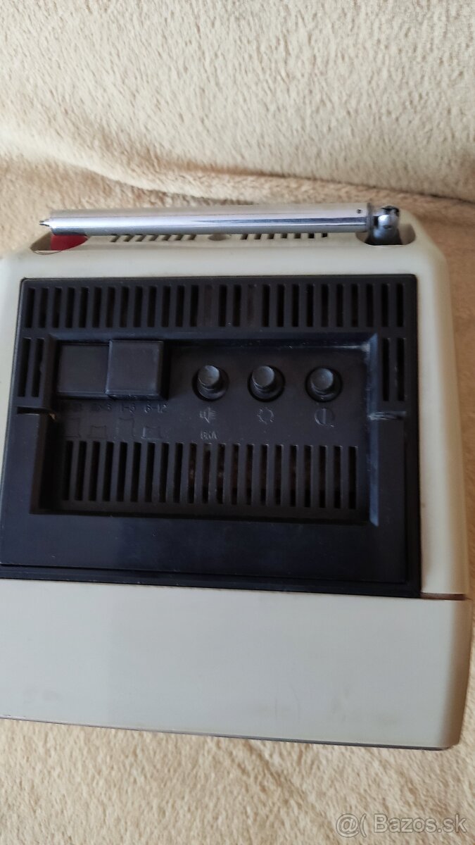 Retro prenosný televízor - 4