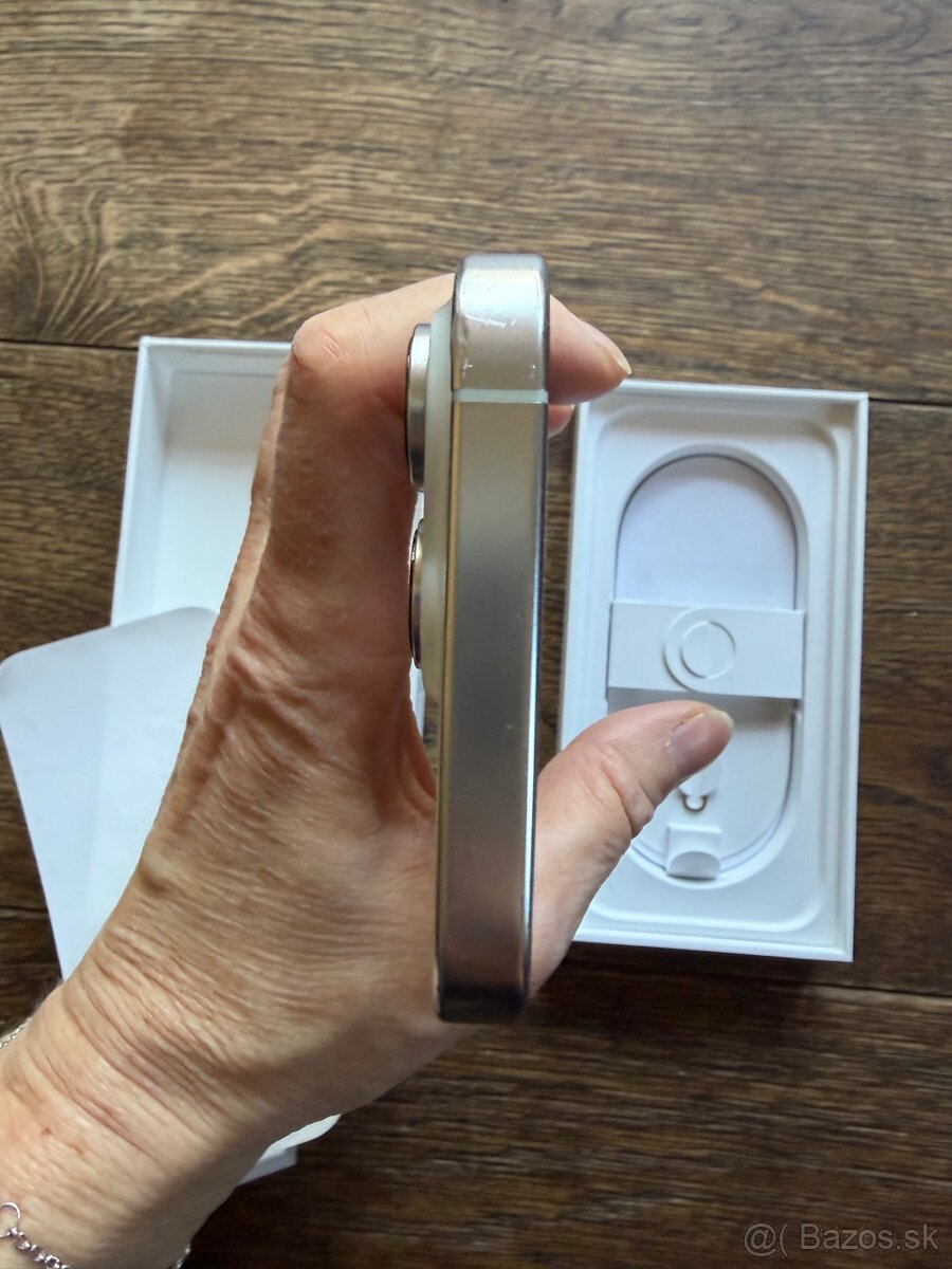 IPhone 16 Pro 256 strieborný - 4