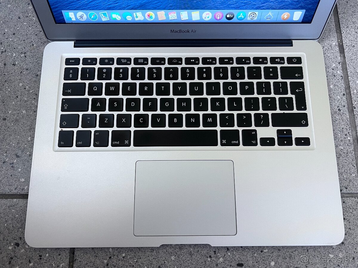 MacBook Air / intel i5 / 4GB RAM / 240GB SSD / 13" - 4