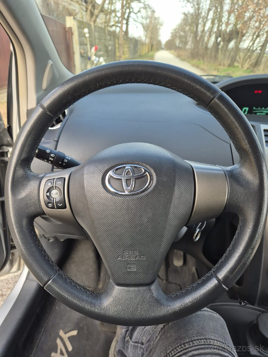 Toyota Yaris 1.4D-4D Diesel - 4