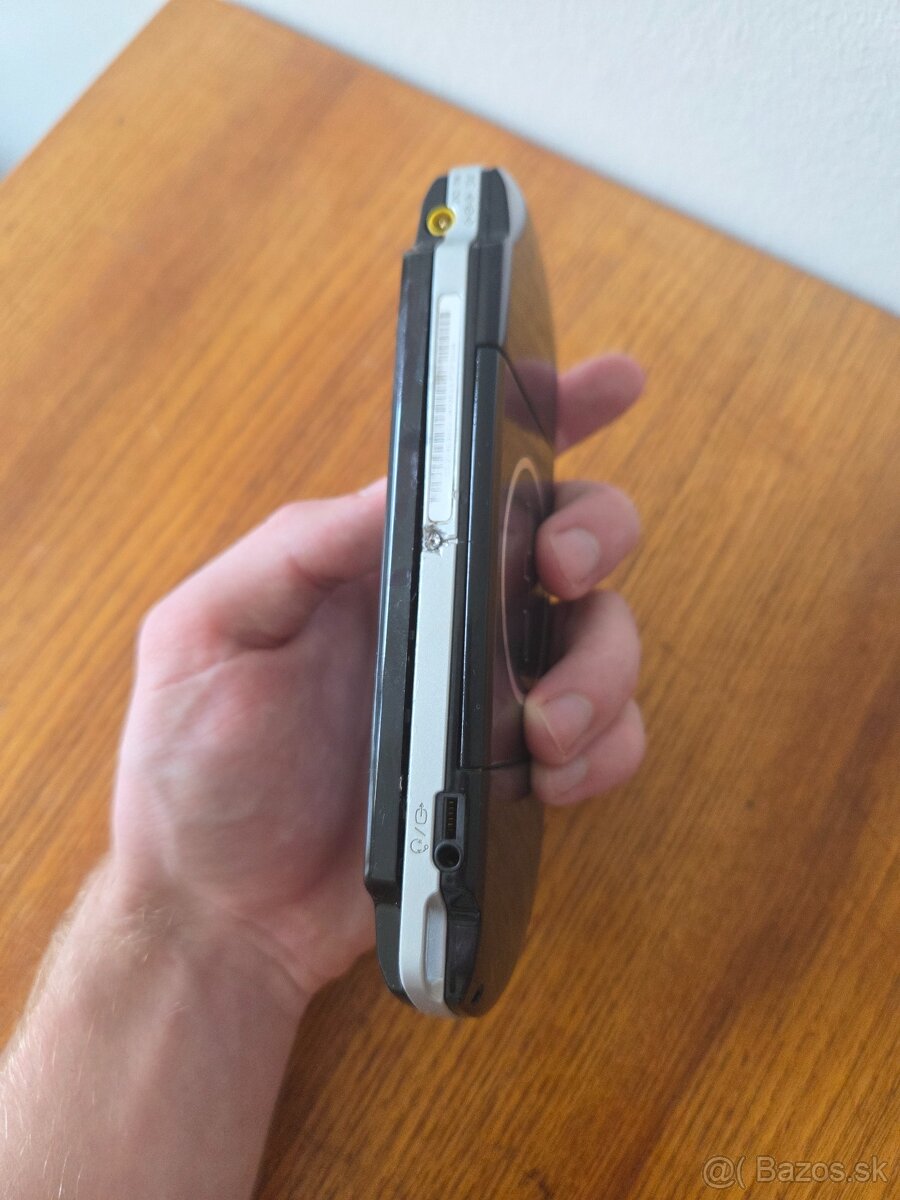PSP 3004 + príslušenstvo + 15 hier - 4
