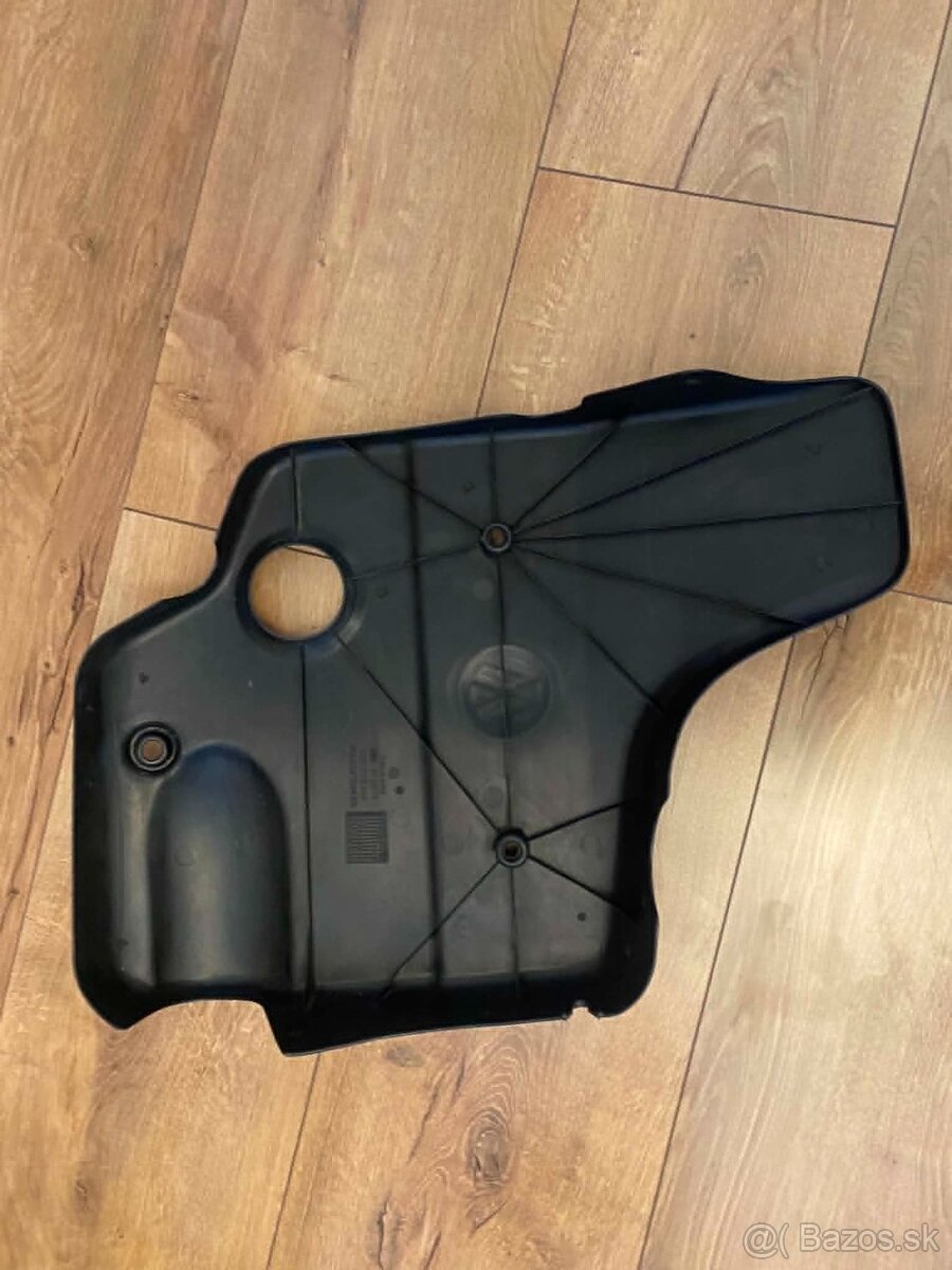 Kryt motora na VW PASSAT B4 variant - 4