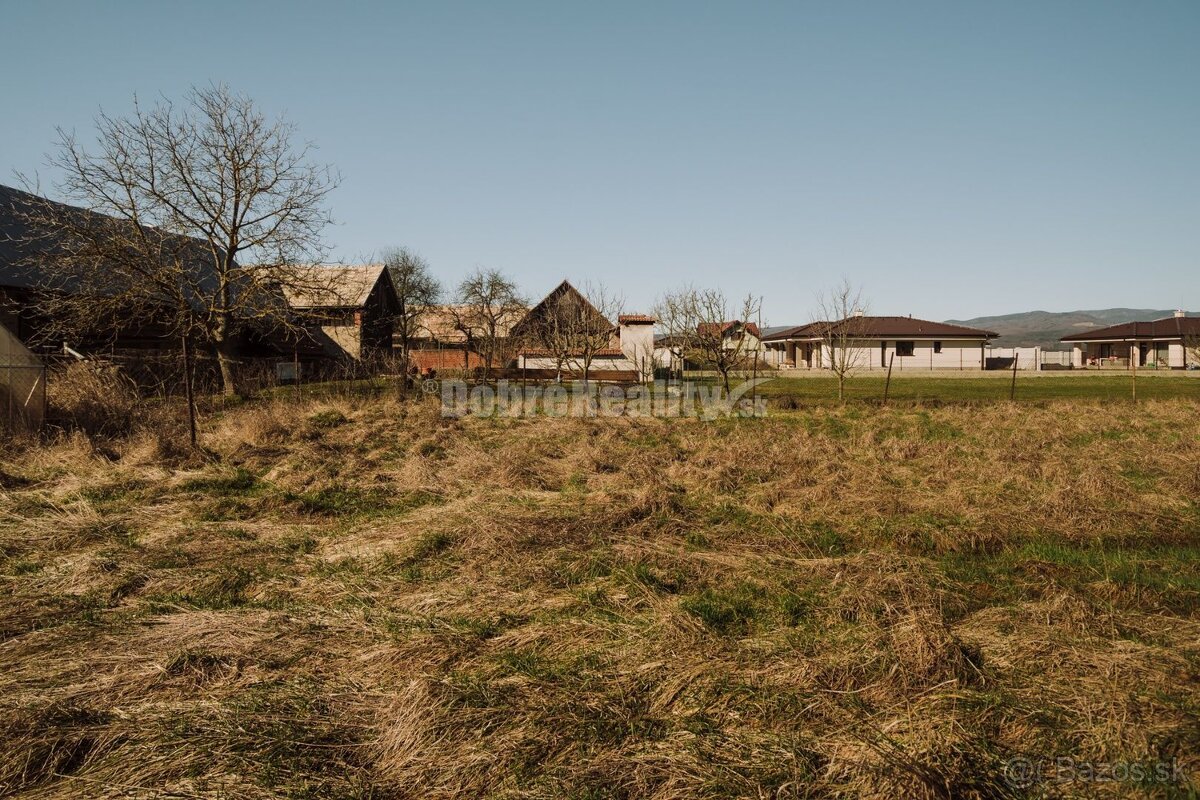 PREDAJ: Pozemok pre rodinný dom, 765 m2, Veľká Lúka, okres Z - 4