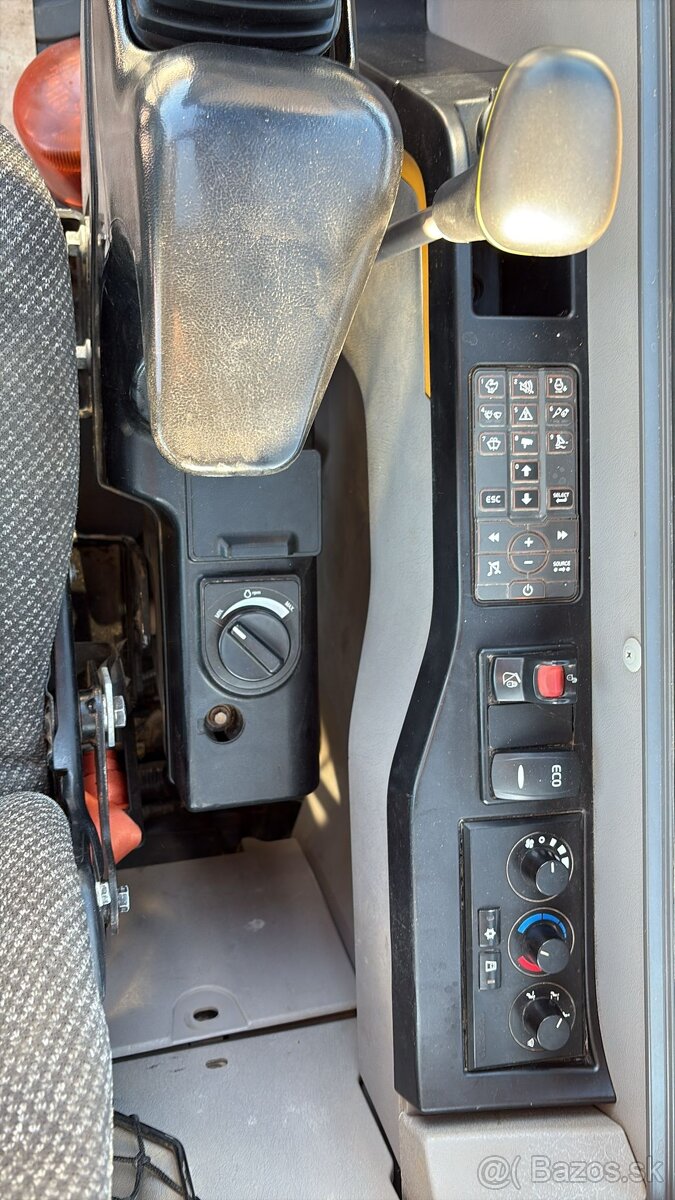 Pásové rýpadlo VOLVO ECR88D - 4