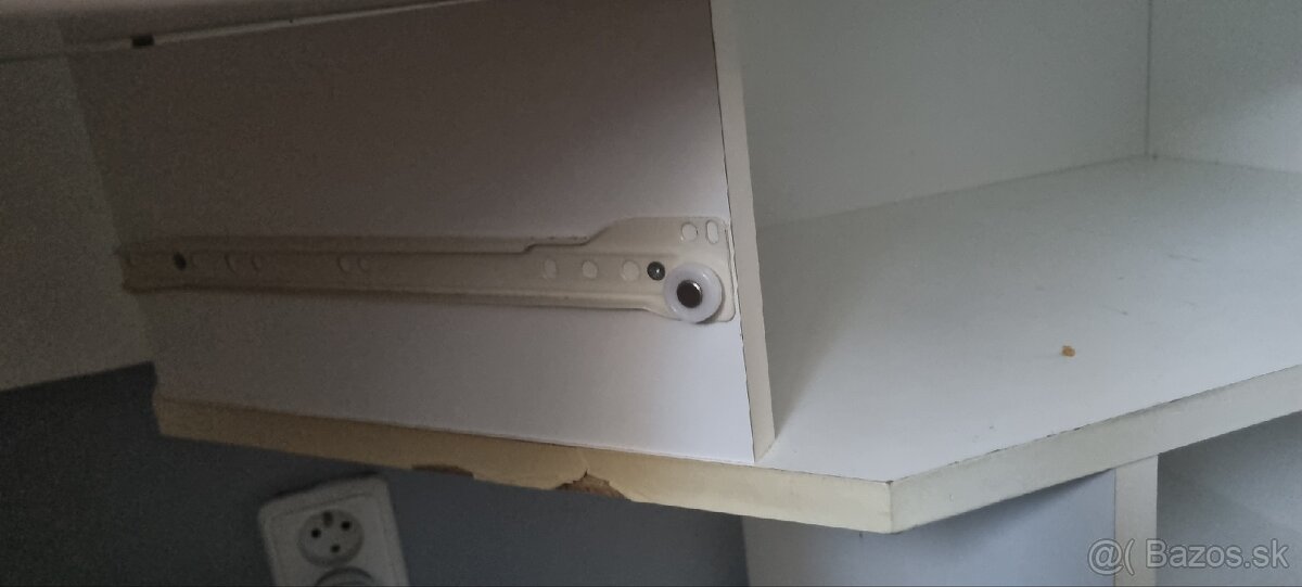 Rohový počítačový stolík - 4