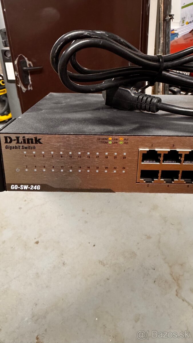 D-Link GO-SW-24G + D-Link DGS-105 - 4
