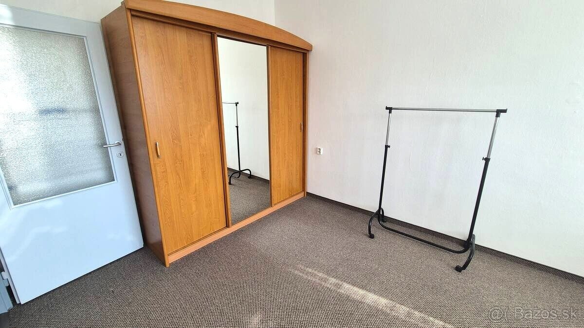 Na prenájom zariadený svojpomocný byt /93m2/ s garážou, KN - 4