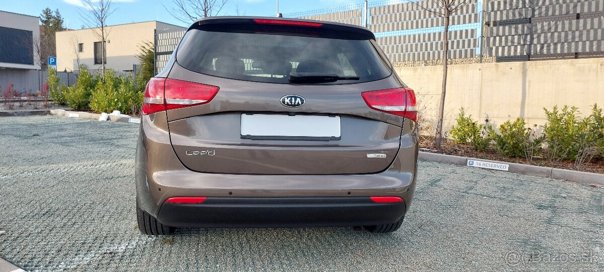 Kia Ceed SW 1.6 CRDi 136k Gold - 4