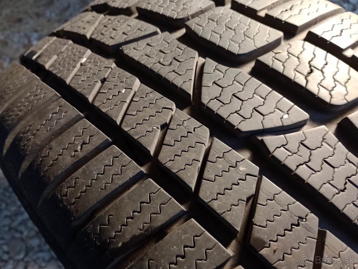 Predam 2ks pneu 235/45/r19 zimne 99V Continental - 4