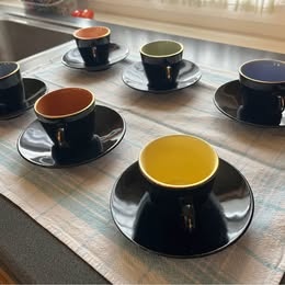 Sada kávových šálok s tanierikmi - 4