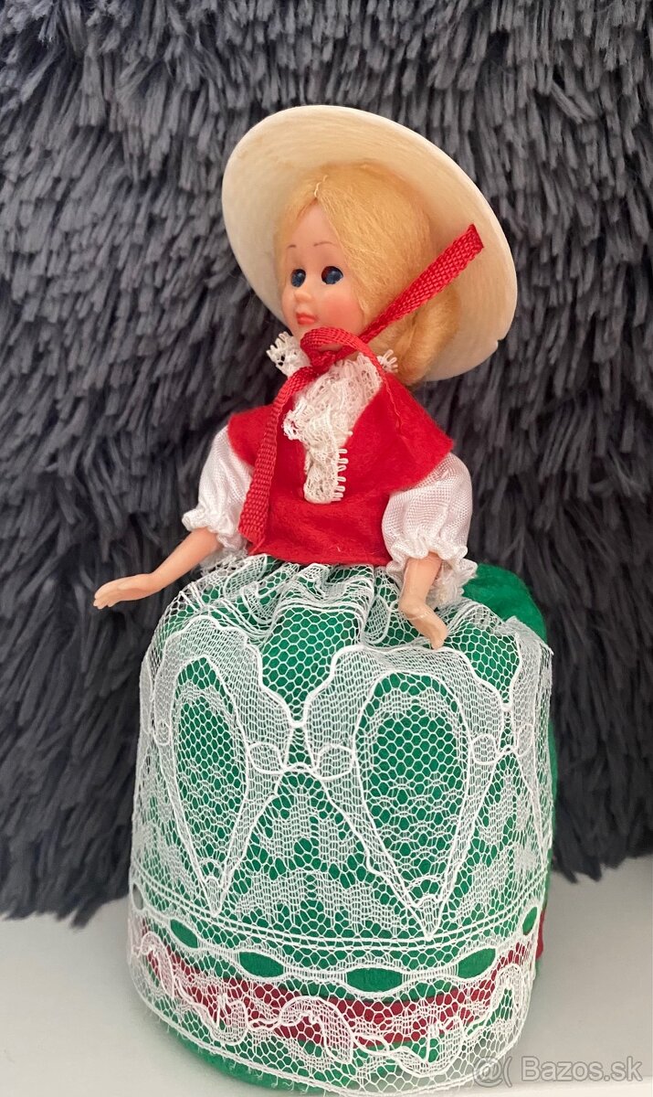 Stara babika s klipkajuciimi ockami - 4