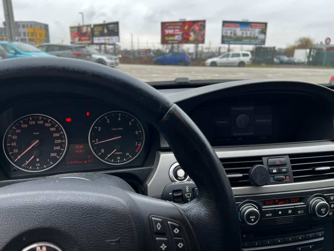 BMW E91 320i 125 kW | Manuál | Strešné okno - 4