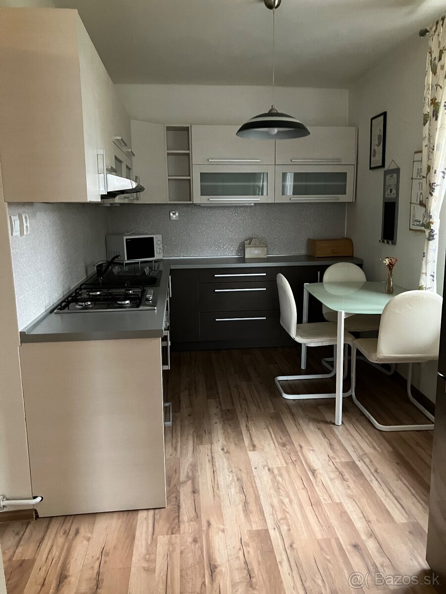 2-izbový byt, 17. Novembra - 4