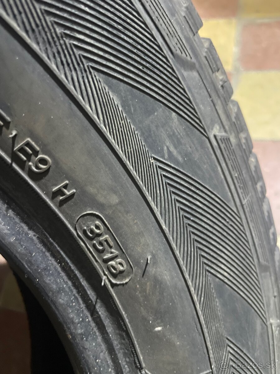 Hankook 215/65 r16 zimné 90% - 4