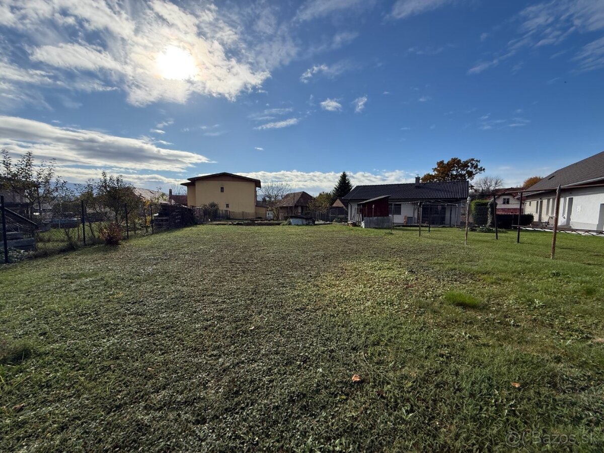 Slnečný stavebný pozemok 689 m² - Hôrky (18m x 43m) - 4