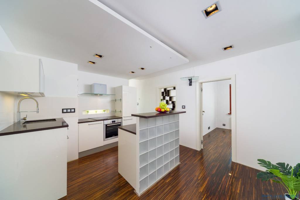 Slnečný 3-izbový byt, loggia, výhľad, zeleň, poloha, L.Dérer - 4