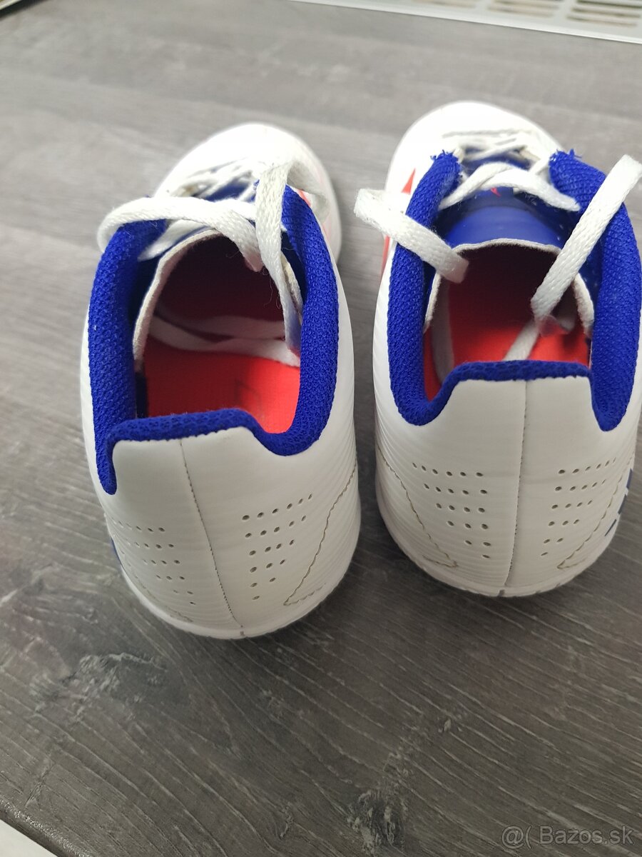 Tenisky adidas - halovky vel.33 - 4