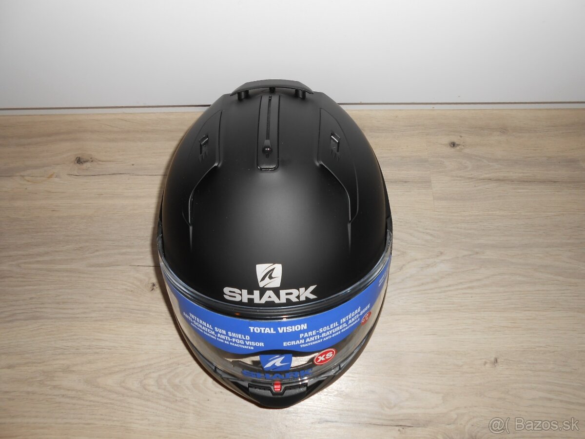 Predam krasnu novu moto prilbu znacky SHARK SPARTAN GT BLANK - 4