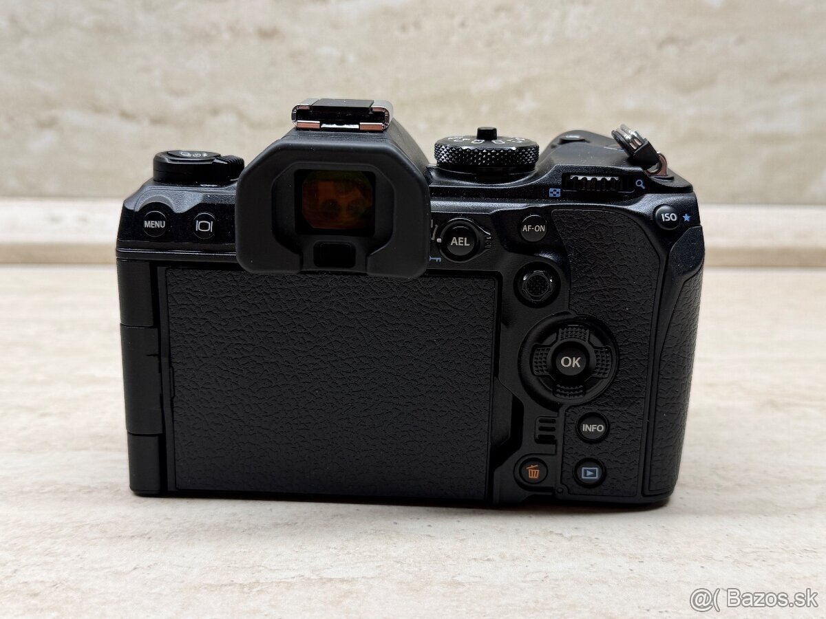 Olympus OM-1, počet záberov: 25 - 4