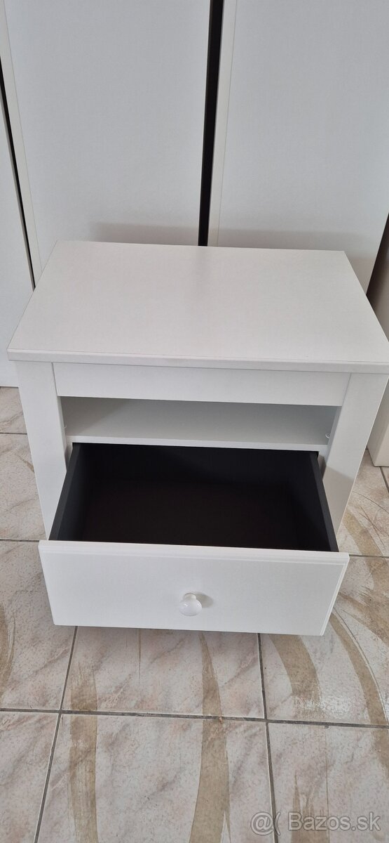Nočný stolík - 4