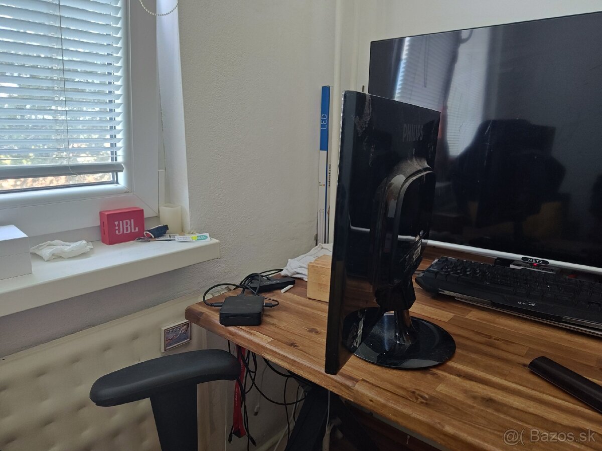 Predám PC + monitor 22' - 4