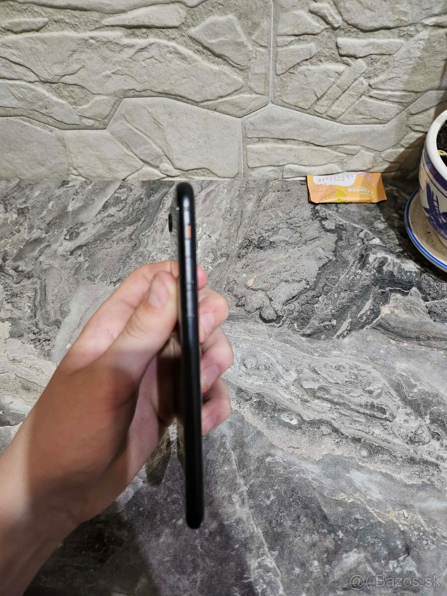 Predám IPhone SE 64gb - 4