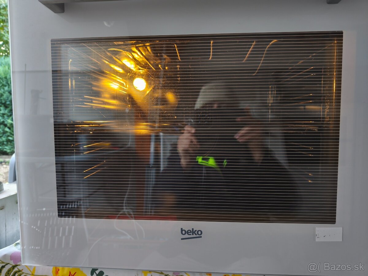 Vstvaná rúra s digestorom BEKO - 4