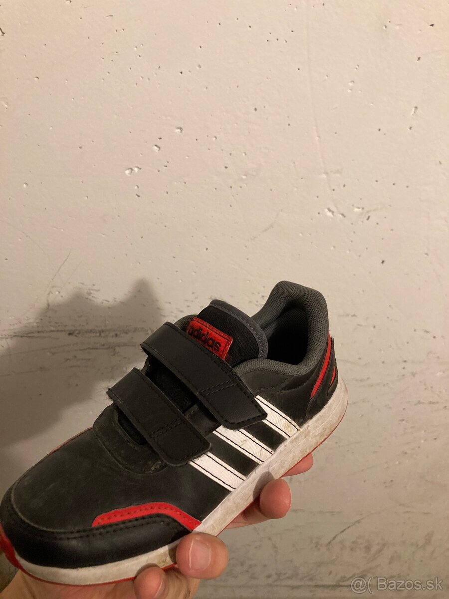 Botasky Adidas EU31 a Fila EU32 - 4