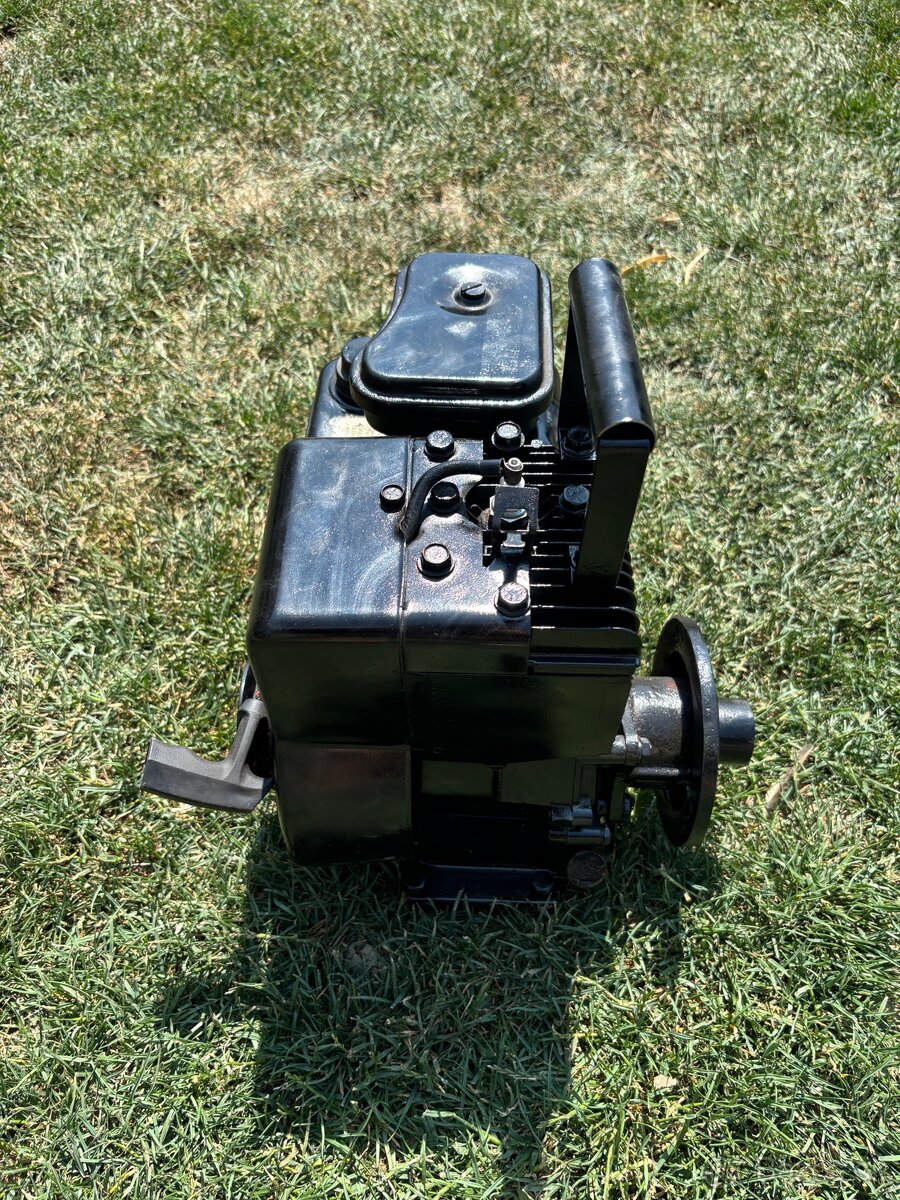 BRIGGS&STRATTON 2 HP benzínový motor. - 4