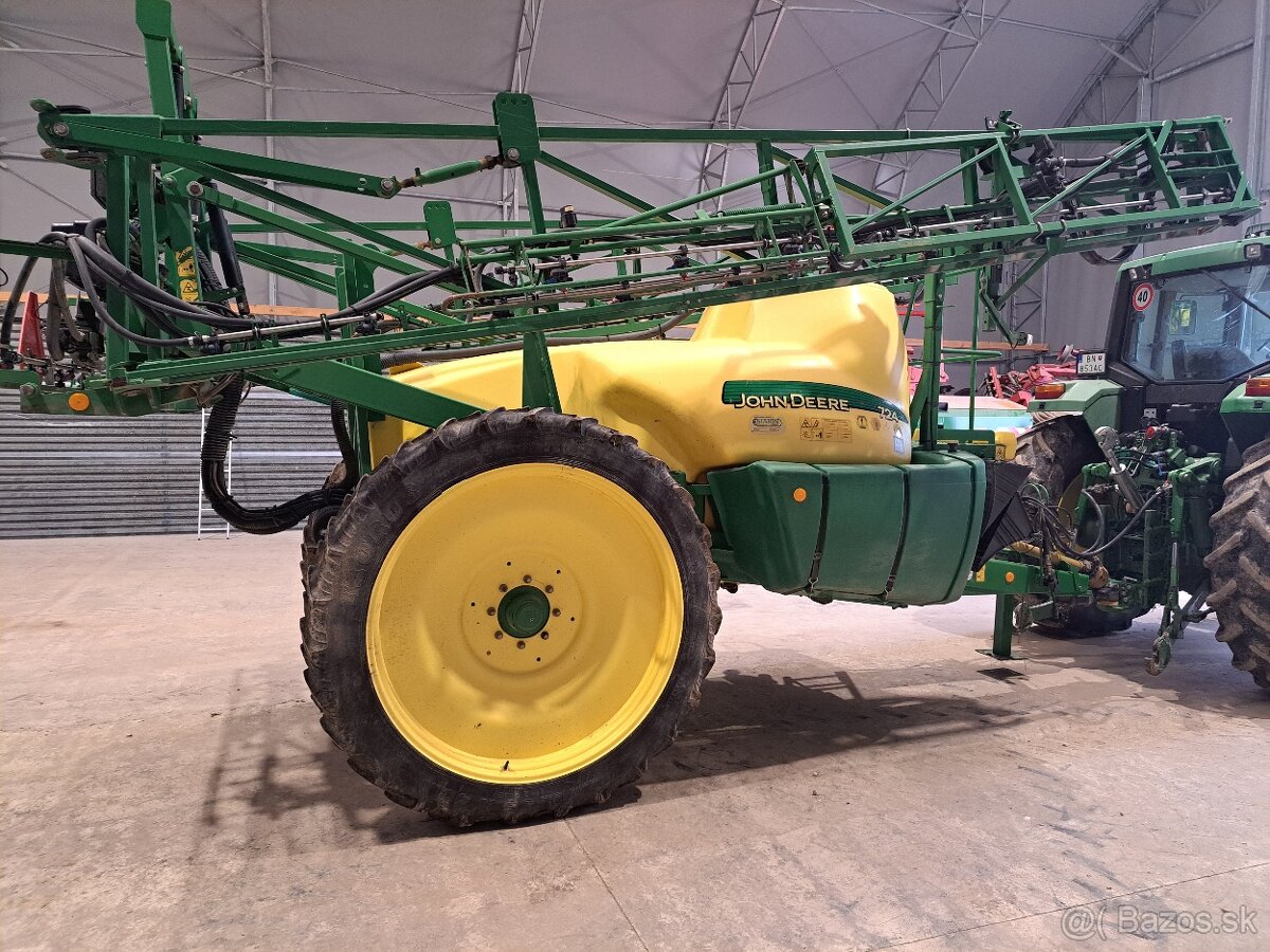 Postrekovač John Deere 724 - 4