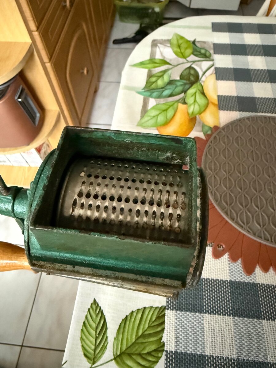 Retro mlynček na orechy a strúhanku - 4