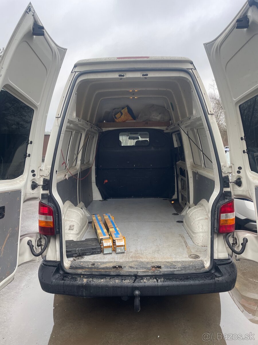 Volkswagen Transporter T5 2.0 benzín AXA - 4