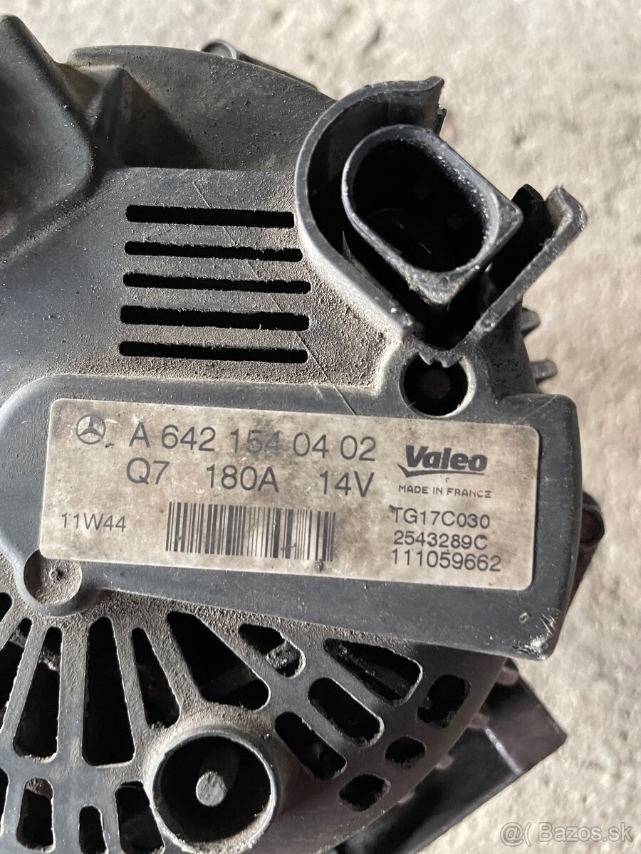 Predám altenator c300 CDI 4matic - 4