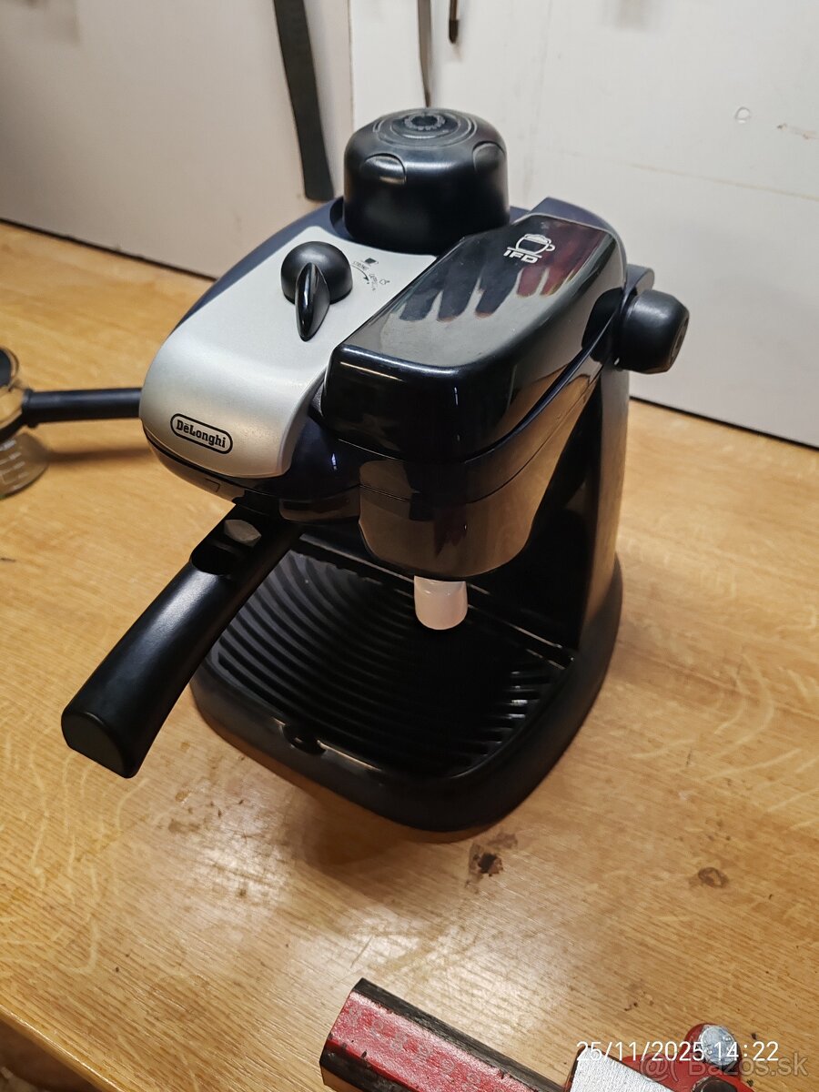 Predám pákový kávovar DeLonghi EC 9.1 - 4