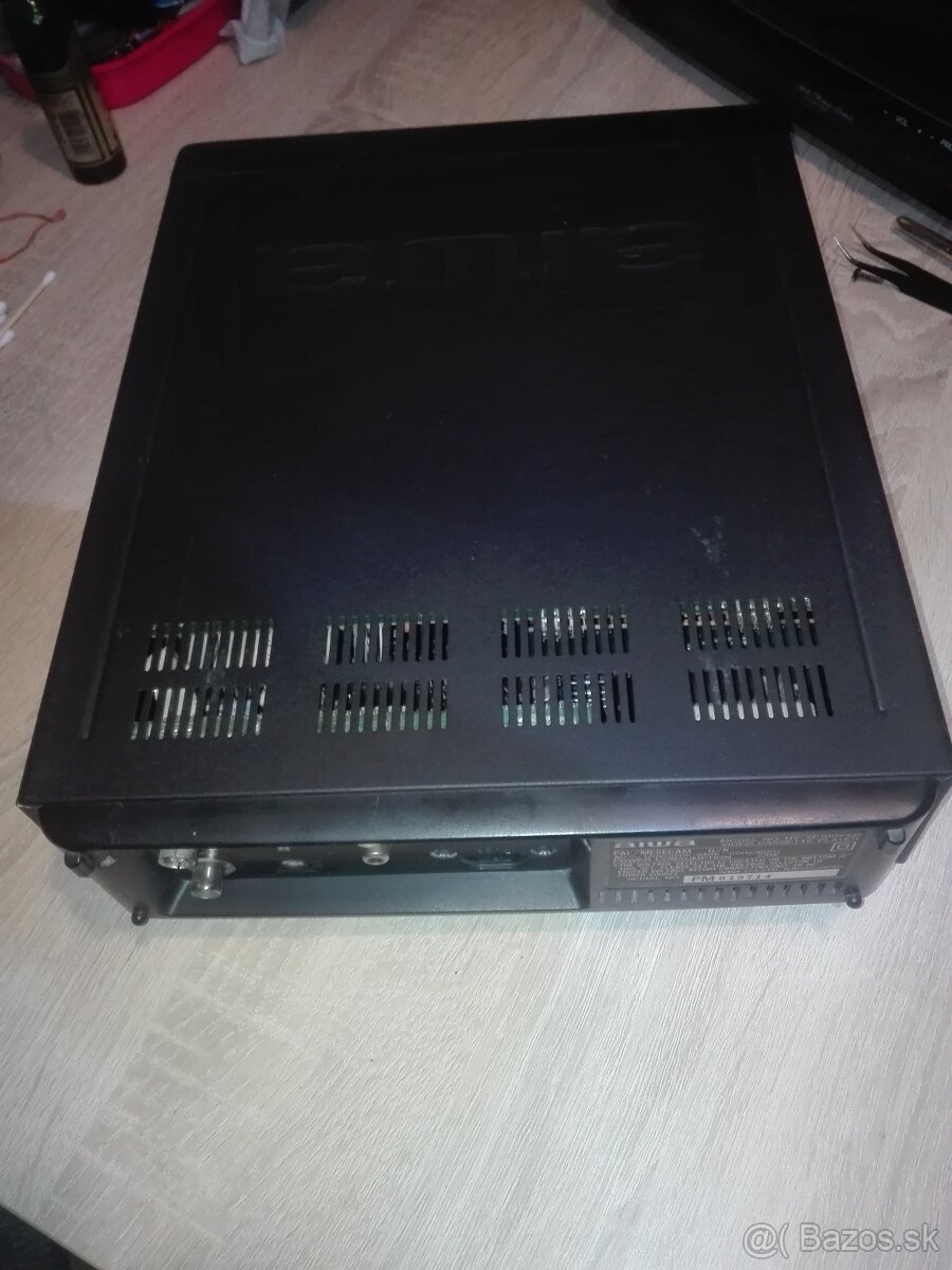 VHS videoprehrávač AIWA+TV farebné, 14“. - 4