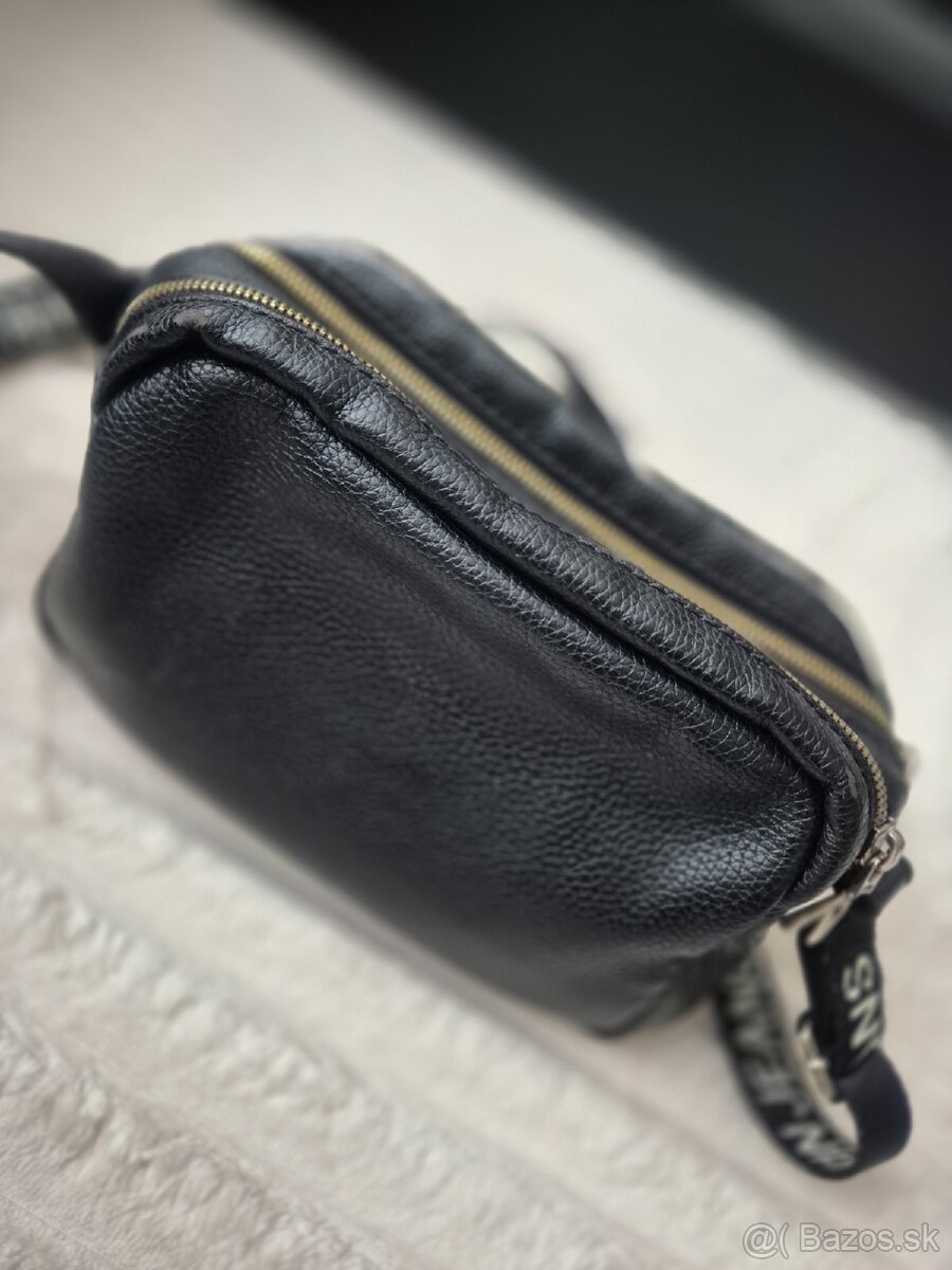 Calvin Klein crossbody kabelka - 4