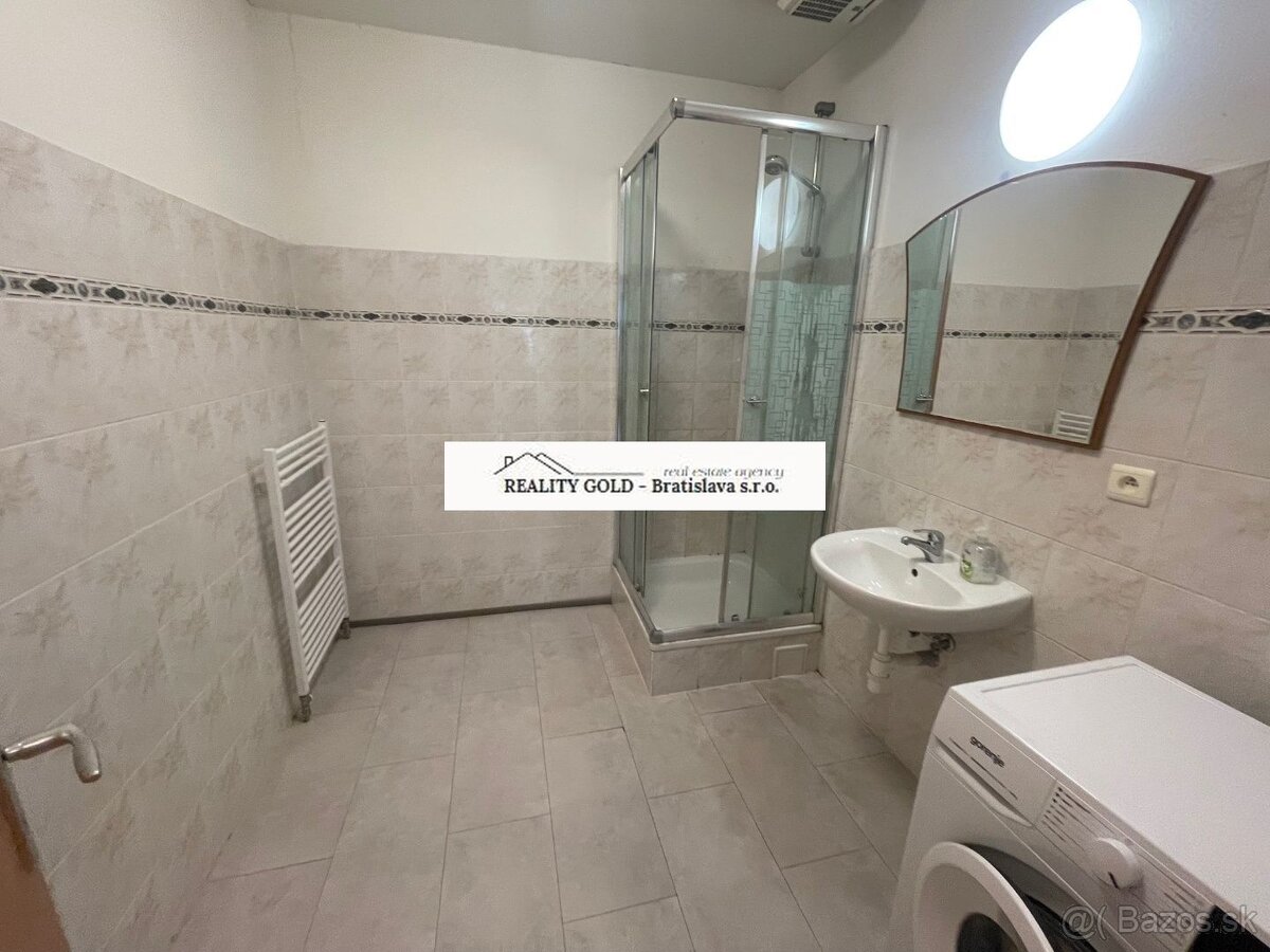 Ponúkame na predaj dvojgeneračný 6 izb. byt s terasou 11,5 - 4