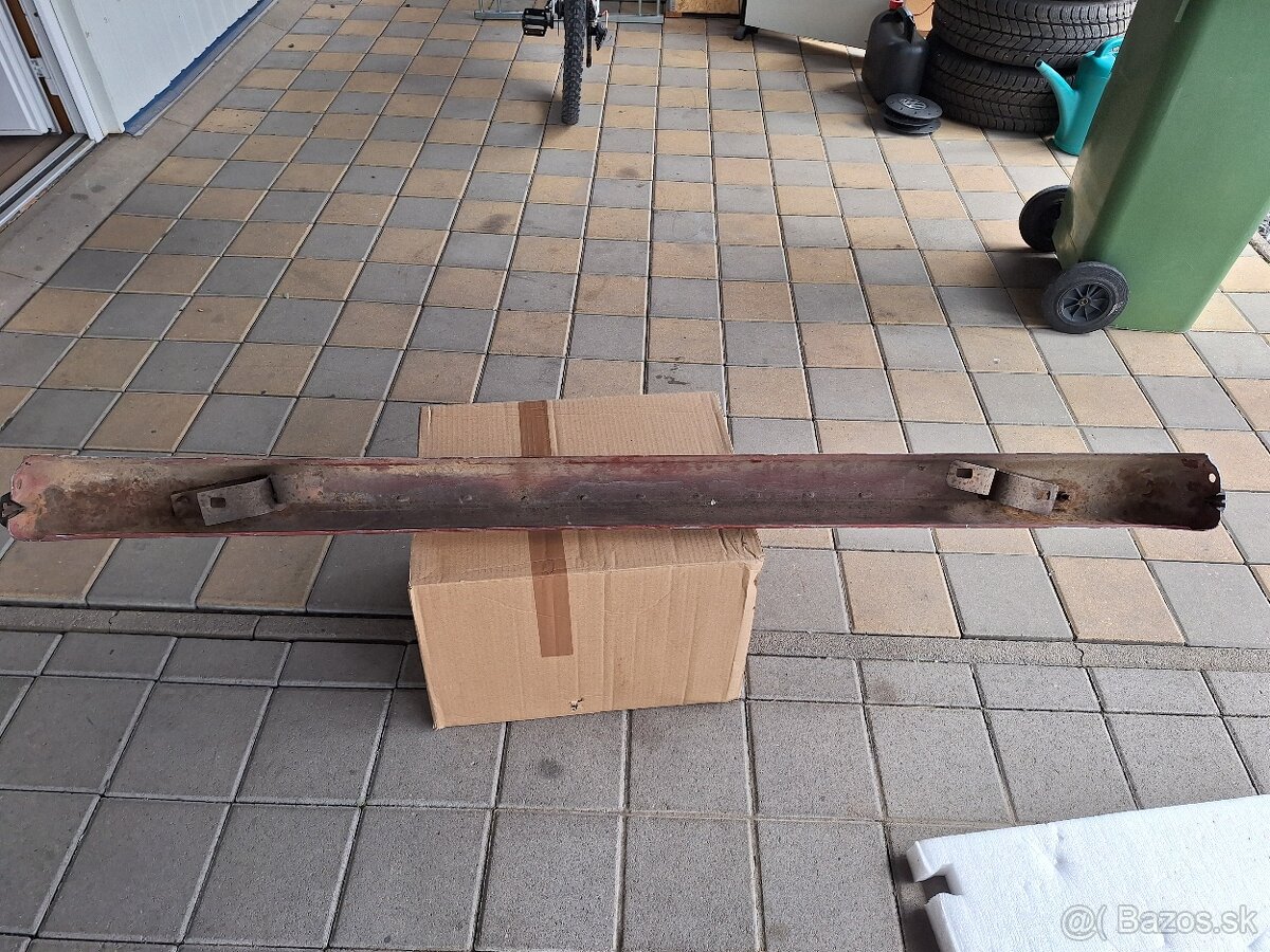 Mercedes W123 Náraznik - 4