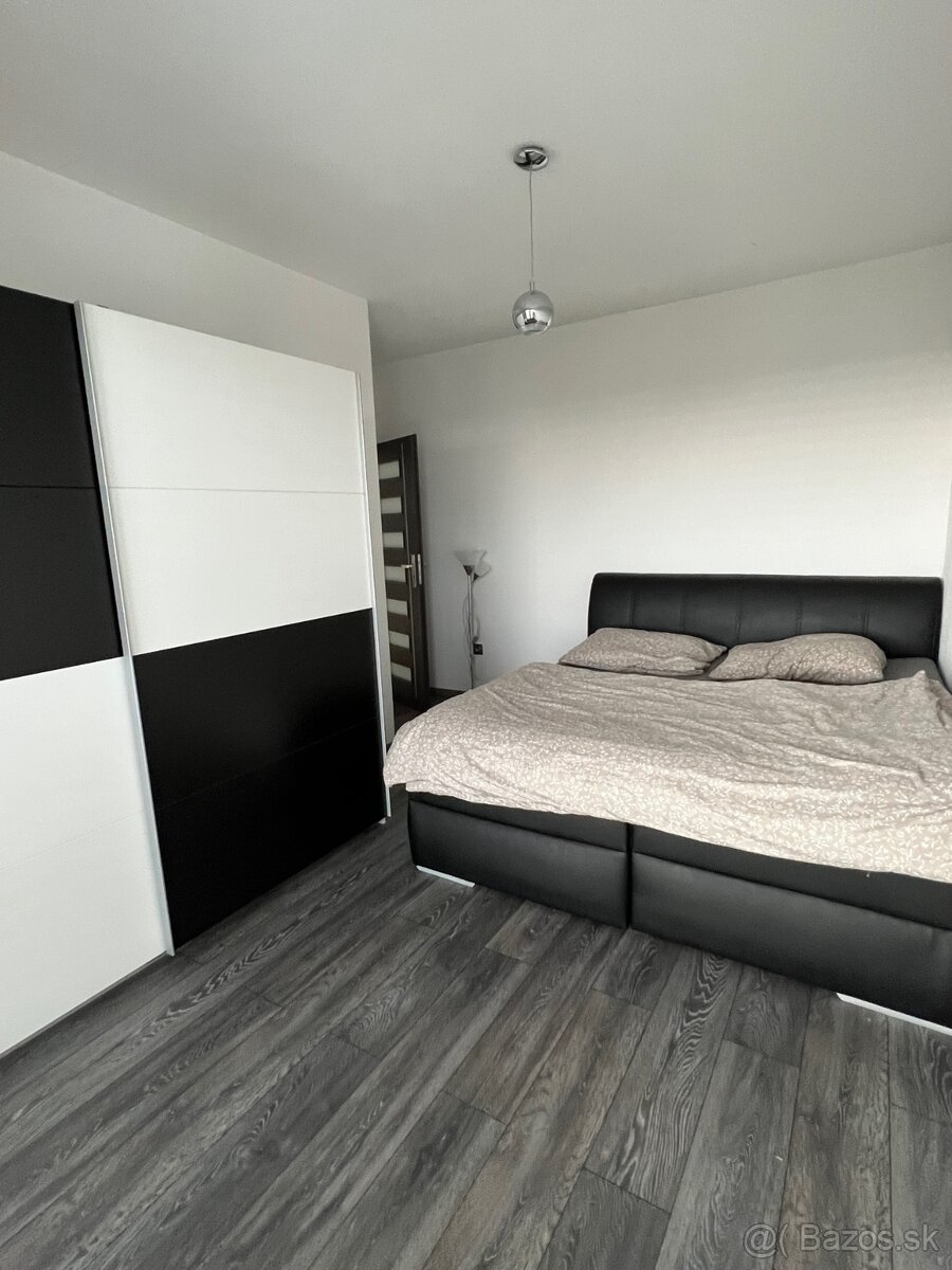 Prenájom 3 izbový byt Plato Levice - 4
