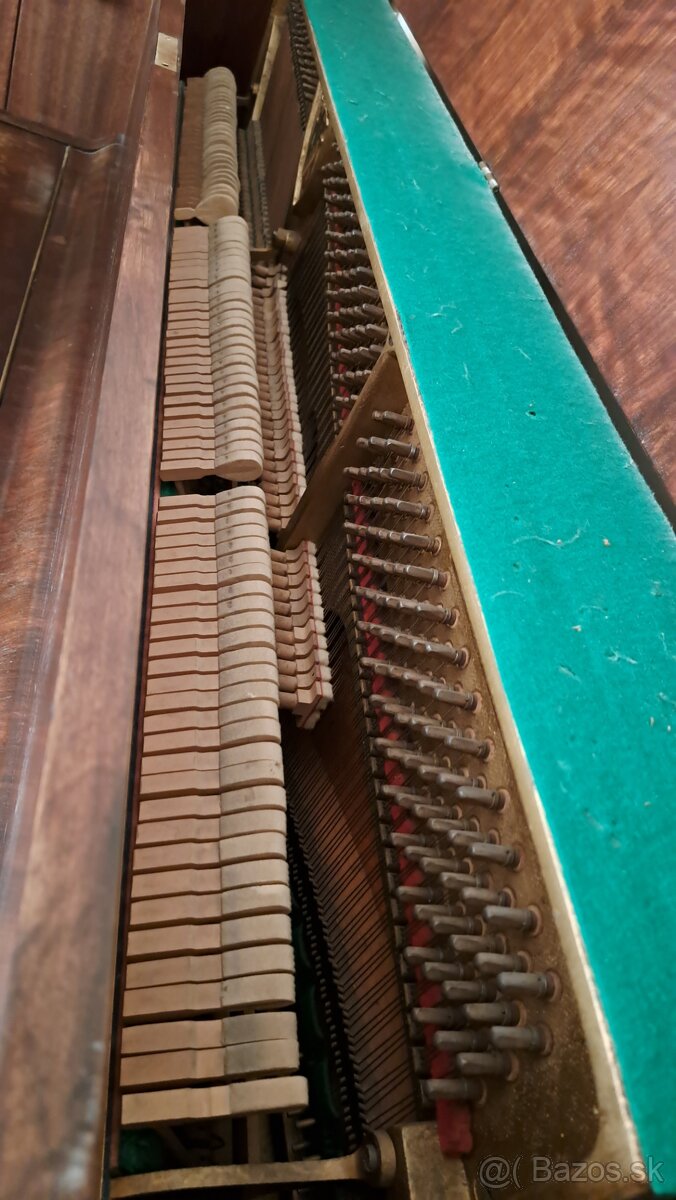 Klavir Petrof - 4