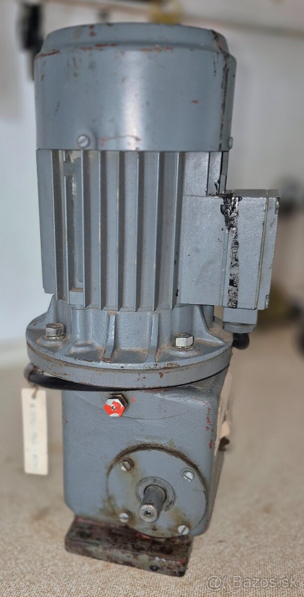 💎Silný elektromotor s prevodovkou 0.55 kW (cca 11 ot./min) - 4