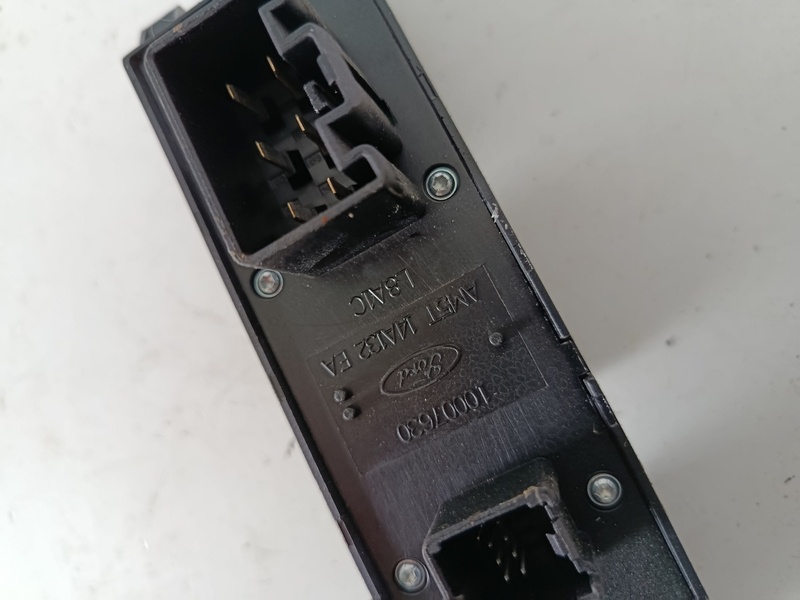 vypinac okien focus mk3 am5t14a132ea 30€ - 4