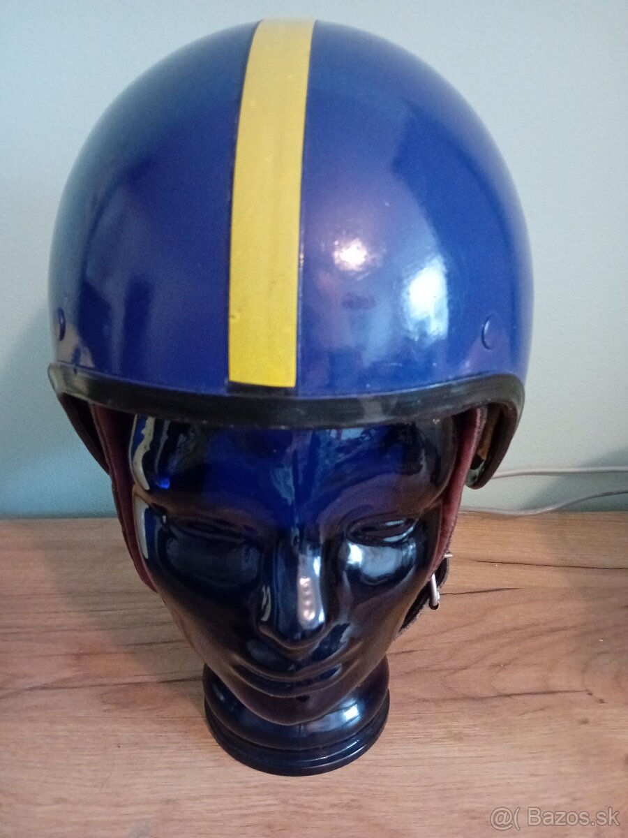 Staré retro prilby - 4