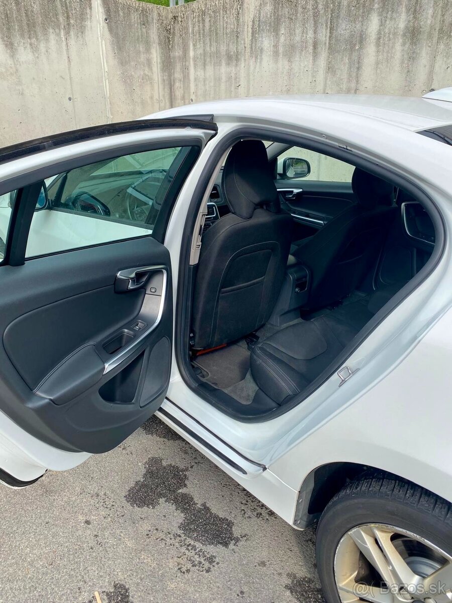 Volvo S60 D3 2.0L Momentum - 4