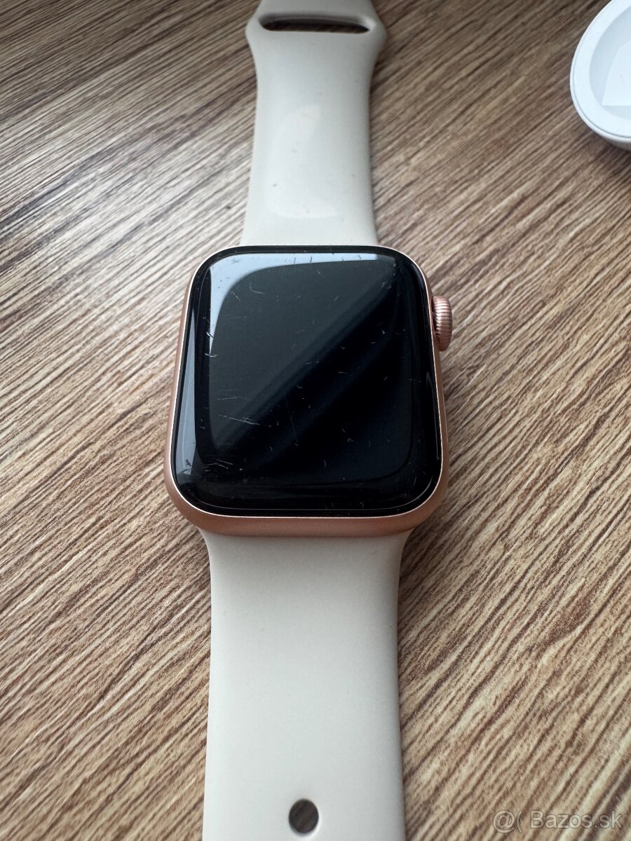 Apple watch 5, 40 mm ružové - 4
